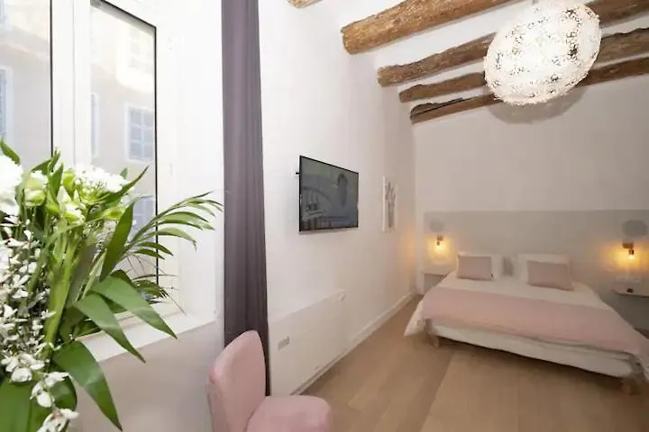 Design Suite Vieux Port Appartement Tout Equipe Climatise Marseille
