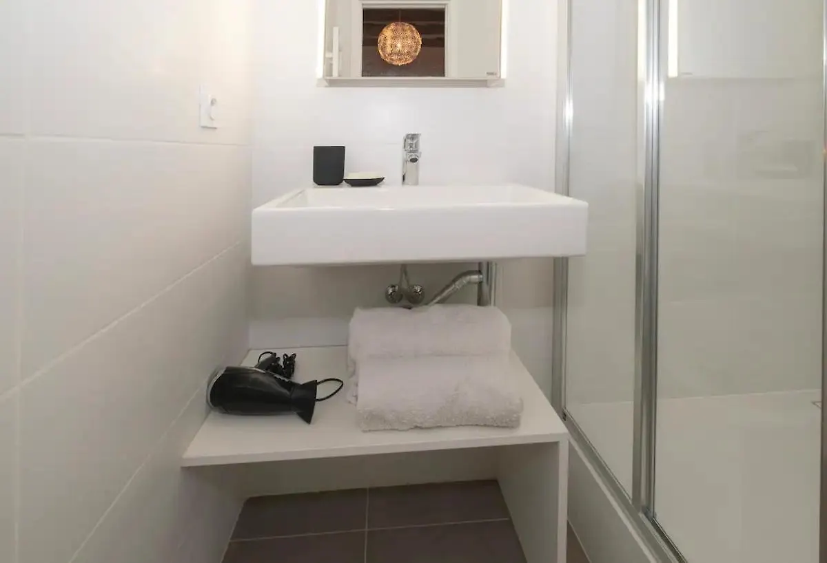 Design Suite Vieux Port Appartement Tout Equipe Climatise Marseille