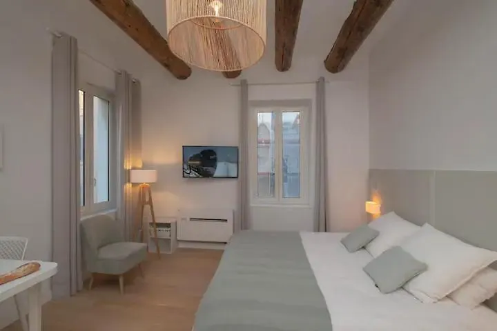 Design Suite Vieux Port Appartement Tout Equipe Climatise Marseille
